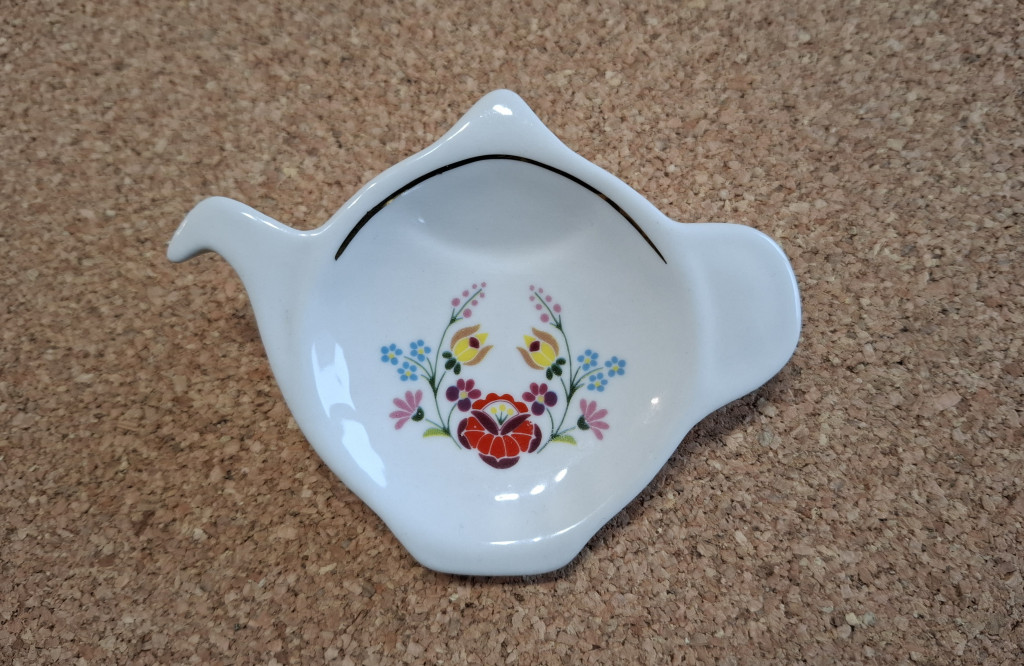 Image of Teafilter tartó tálka, kalocsai motívummal